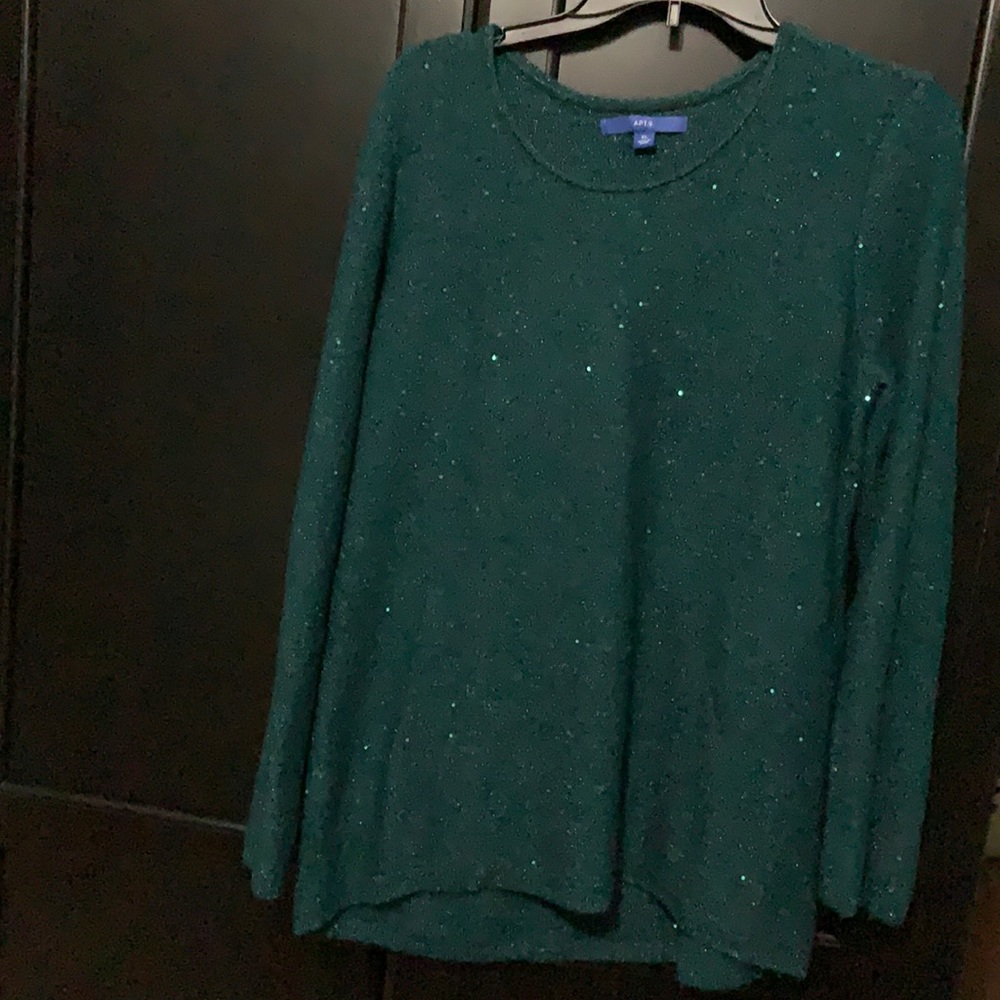 Apt. 9 Hunter Green sweater w/ sparkles. Perfect for casual Holiday Party.